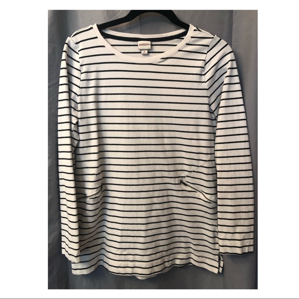 Tunic sweater with zippers